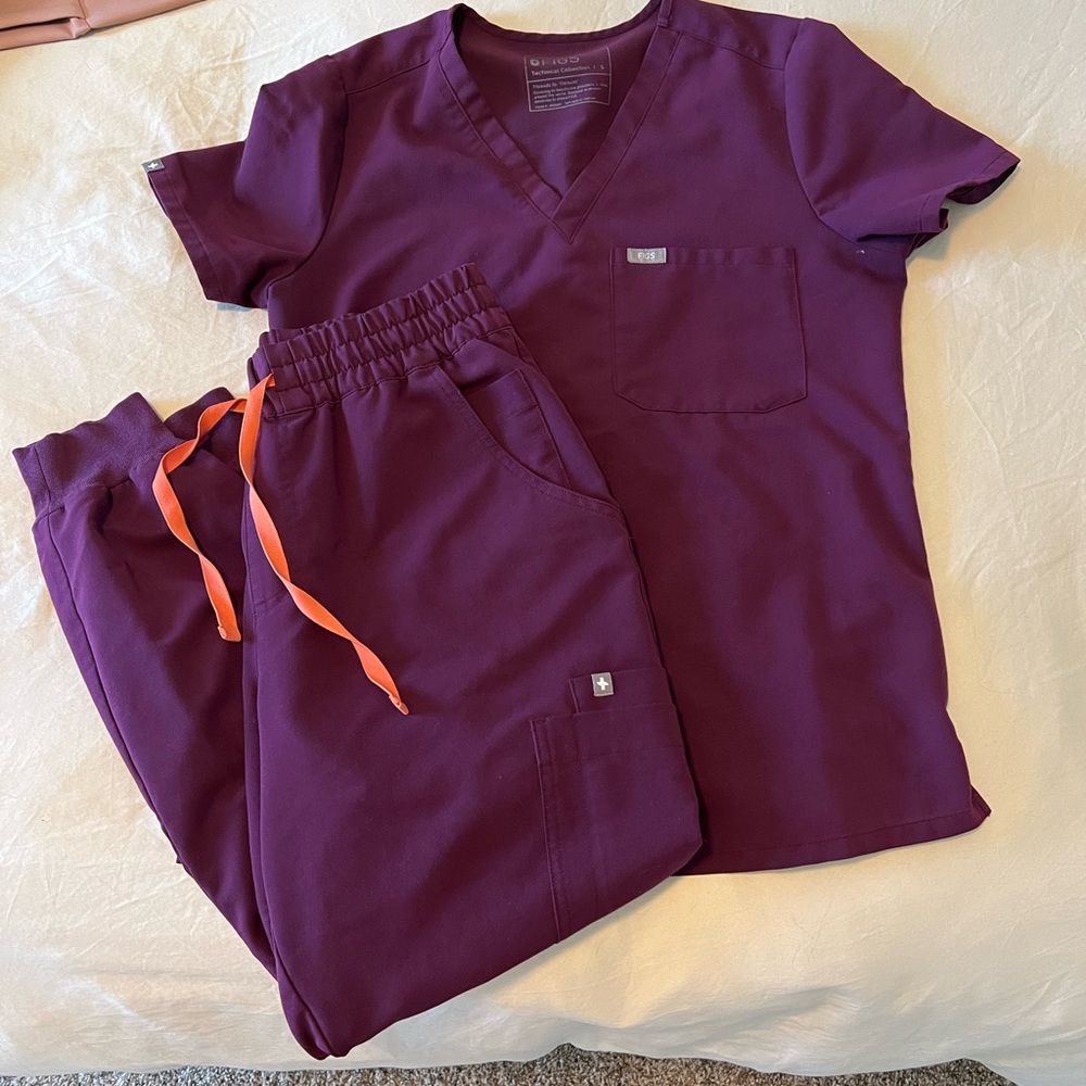 FIGS WOMENS SCRUB SET